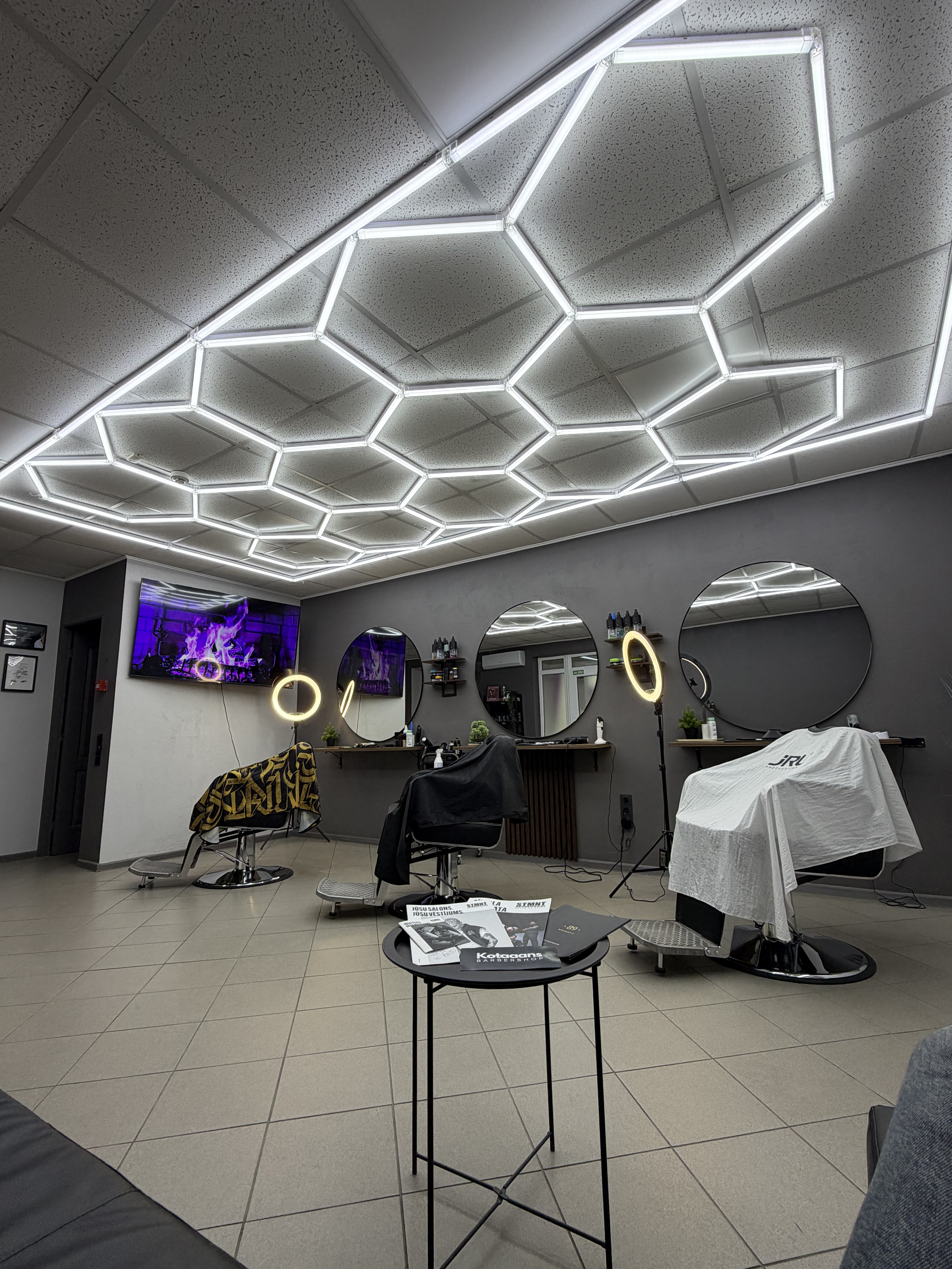 KOTAAANS Barber interior
